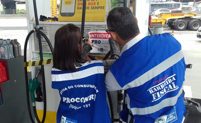 Operação do Procon interdita posto Procon Divulgação