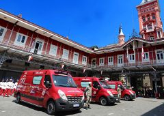 Governador participa de entrega de CMF ambulancia bombeiro 6