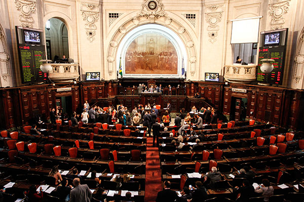 Aprovada regulamentação de patinetes elétricos Octacílio Barbosa Alerj