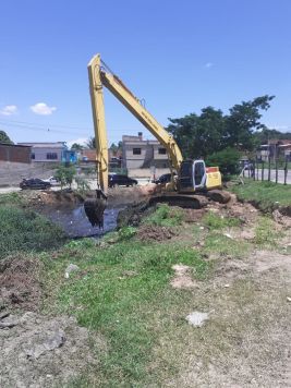 Inea draga rios e canais em Duque de Caxias Limpa Rio Caxias 1