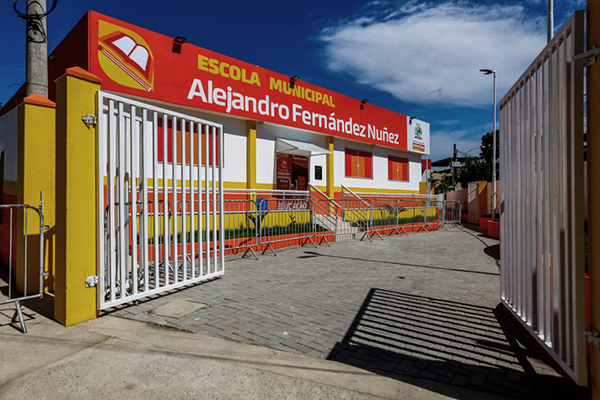 Prefeito e governador inauguram escola para 712 alunos em Belford Roxo