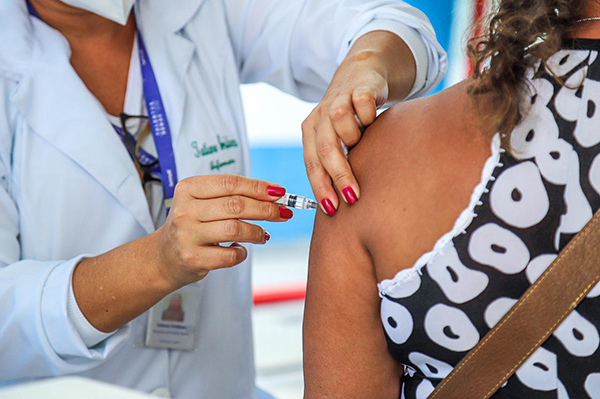 Prefeitura de São João de Meriti começa vacinação em público-alvo com comorbidades