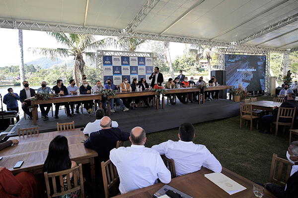 Governador se reúne com 60 prefeitos fluminenses em fórum de gestão pública