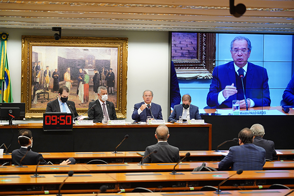 Deputados criticam situação atual da economia e cobram ao ministro
