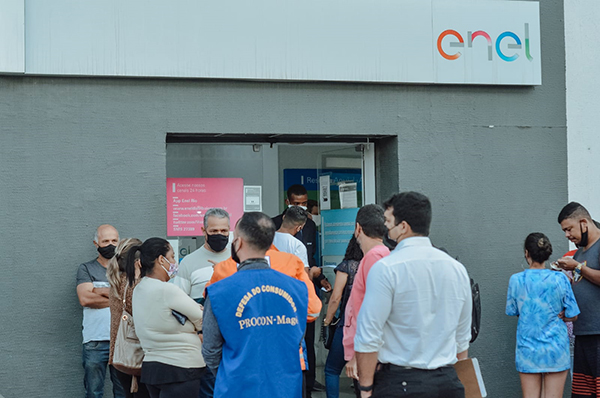 Foto: Banco de Imagens Procon Magé notifica Enel por corte de luz ilegal