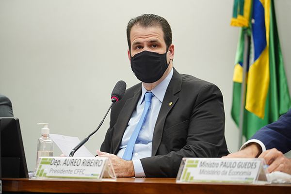 Deputado federal Aureo Ribeiro cobra reforço escolar para o pós-pandemia