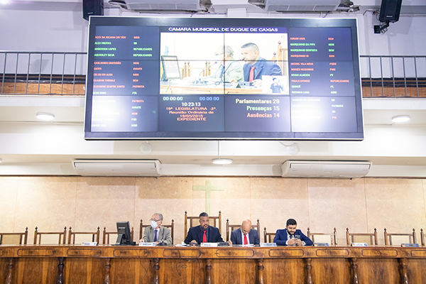 Primeira sessão presencial do semestre da Câmara de Caxias é marcada por denúncias e críticas