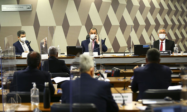 CPI aprova pedido de retratação do presidente Bolsonaro por live