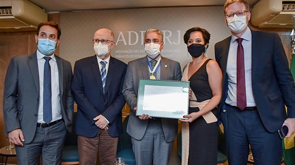 Foto: Banco de Imagens Deputados são homenageados pela Associação de Defensores Públicos