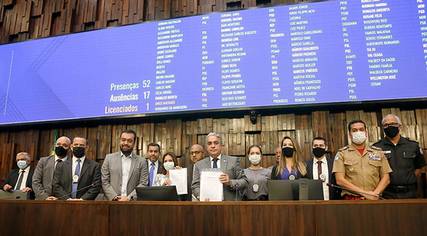 Governador entrega à Alerj projetos da Lei Orgânica da Polícia Civil e do Sistema de Proteção Social dos militares