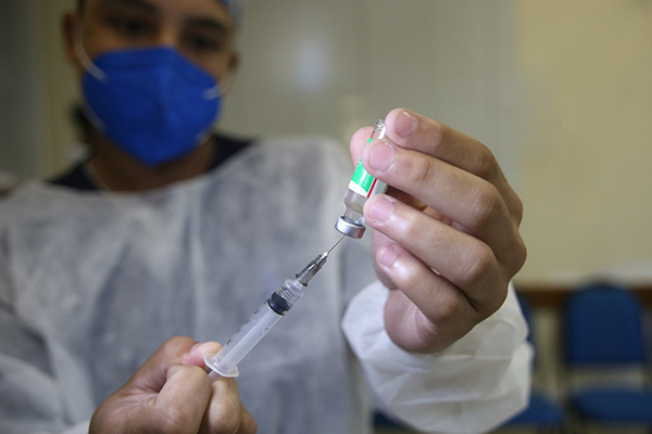 Não vacinados são maioria entre os internados por Covid-19