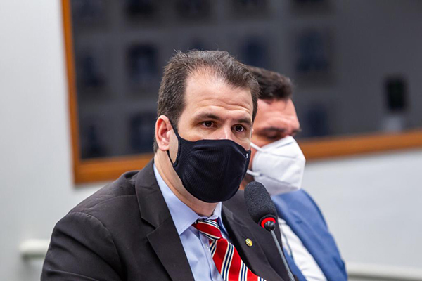 Foto: Banco de Imagens Comissão na Câmara aprova proposta que cria o 14º salário para aposentados e pensionistas