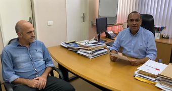 Max Lemos recebe presidente da Cehab e cobra início das obras de infraestrutura Deputado Max Lemos com o presidente da Cehab Rj Felipe Carvalho Divulgação 