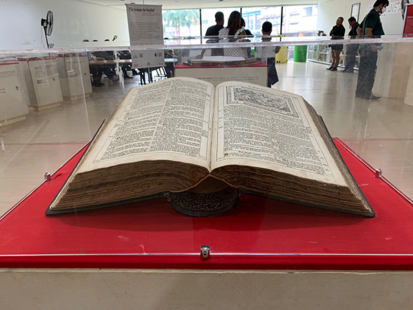 Duque de Caxias recebe exposição com exemplares raros e históricos da Bíblia