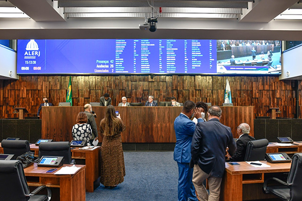 Projeto aprovado pela Alej proíbe que multas sejam aplicadas com base apenas na declaração do agente