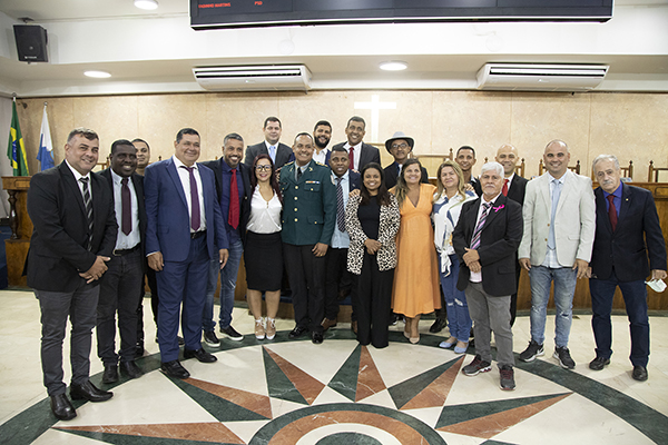 Câmara de Caxias empossa Jana do Coronel Melo ao cargo de vereadora