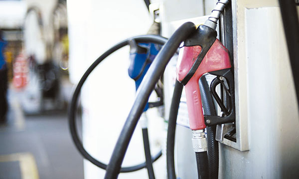 Fórum de Governadores prorroga congelamento do ICMS sobre gasolina