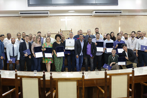 Câmara homenageia servidores municipais da Secretaria de Fazenda com moções e títulos