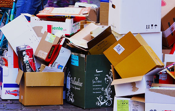 Supermercados e shoppings devem ter locais para descarte de embalagens