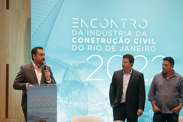 Foto: Banco de Imagens Governador é homenageado por sindicatos da construção civil do Rio