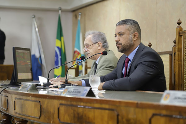 Obras e o planejamento financeiro do município são abordados na tribuna