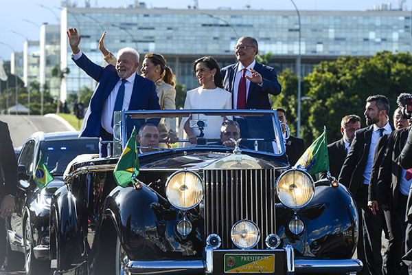 Democracia foi a grande vitoriosa, diz Lula em discurso de posse