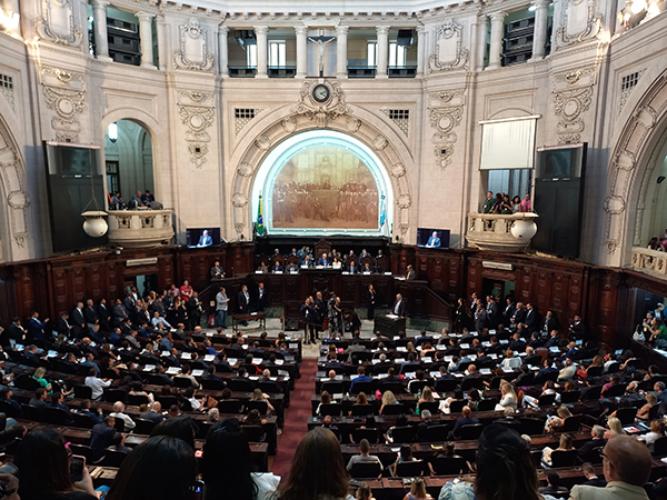 Deputados estaduais tomam posse na alerj para a 13ª legislatura