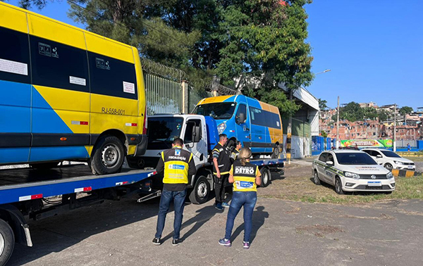 Detro-RJ aplica 358 multas no mês de maio