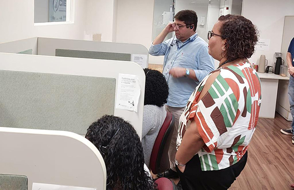 Presidente da Rioluz a central de atendimento da prefeitura