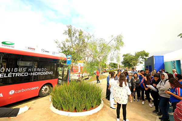 Foto: Banco de Imagens Protótipo do ônibus de hidrogênio está em exposição na Barra de Maricá