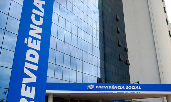 União pede ao STF que reduza impacto de revisão da vida toda no INSS
