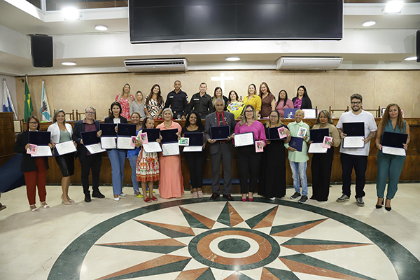 Foto: Banco de Imagens Vereadora Deisi do Seu Dino realiza entrega de moções na Câmara de Caxias