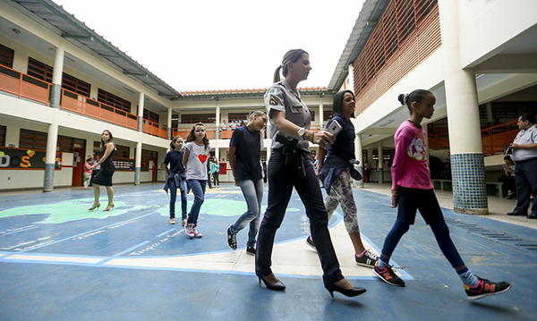 Governo federal vai encerrar programa de escolas cívico-militares