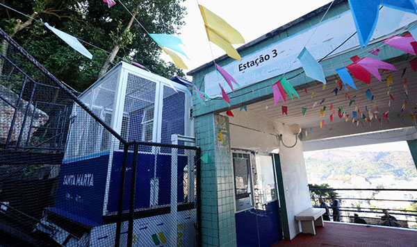 Prefeitura do Rio entrega reforma do plano inclinado Santa Marta