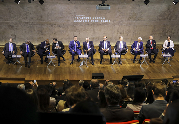 Foto: Banco de Imagens Cláudio Castro apoia reforma tributária com tributação justa e que ajude o Brasil a crescer