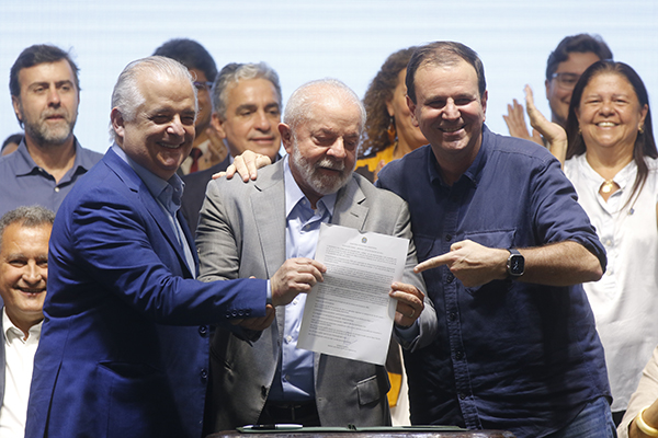 Governo reduz voos do Santos Dumont para ampliar fluxo no Galeão