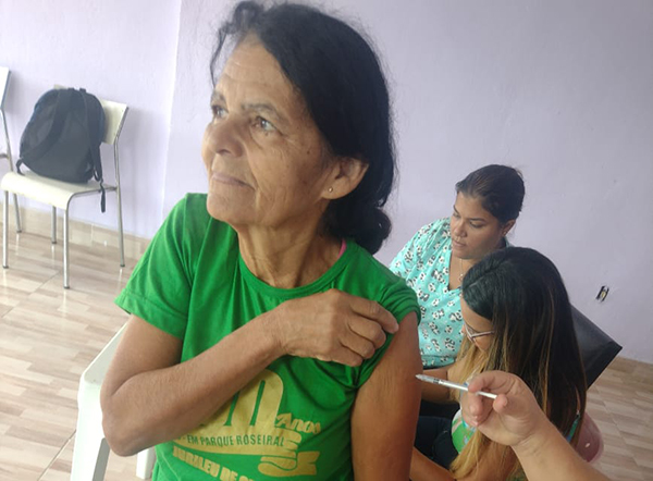 Prefeitura faz mutirão e aplica mais de 400 doses de vacinas em dois bairros