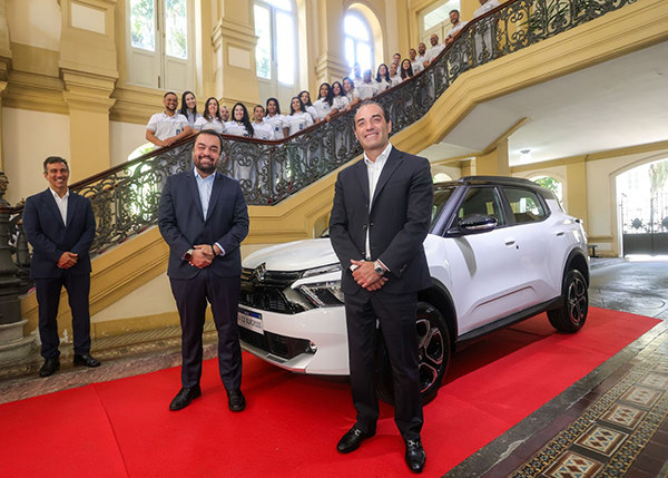 Governador recebe grupo automotivo Stellantis para anúncio de investimento de R$ 2.5 bi