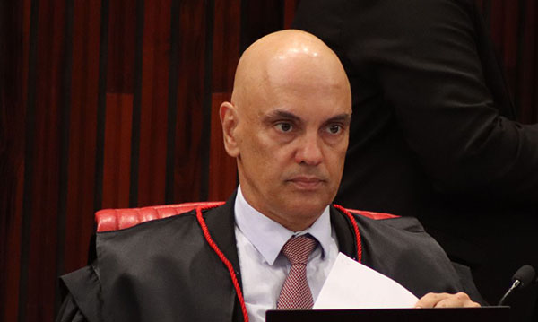 Foto: Banco de Imagens Moraes solta envolvidos em fraude de cartões de vacina de Bolsonaro