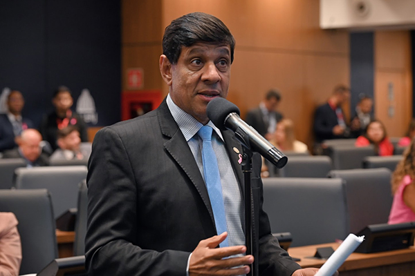 Projeto prevê parceria do governo do estado com cuidadores de animais