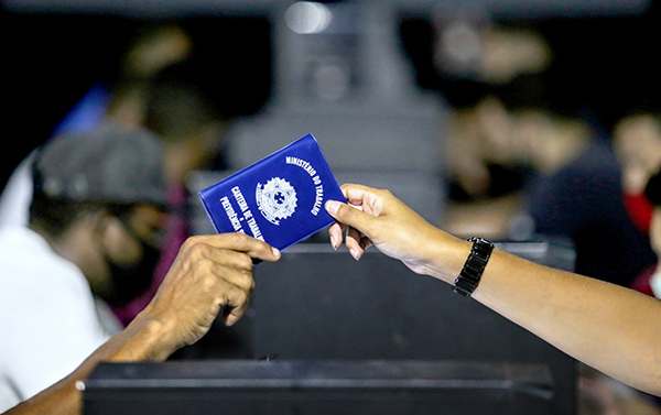 Estado divulga quase 3.500 vagas de emprego, estágio e jovem aprendiz