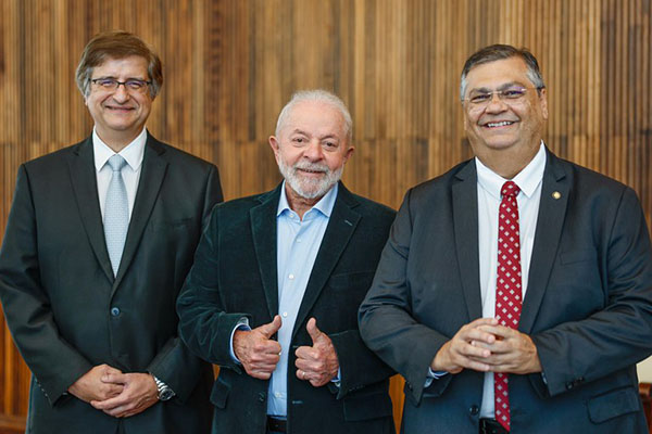 Lula indica Flávio Dino para vaga no STF e Paulo Gonet para PGR