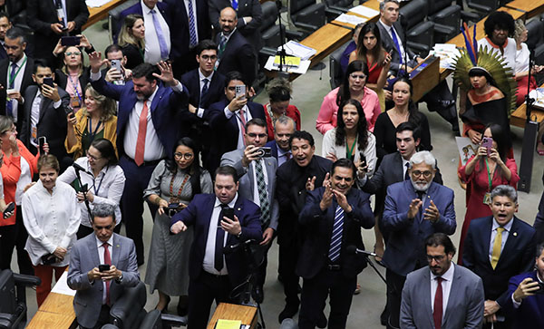 Congresso derruba veto de Lula e mantém marco temporal indígena