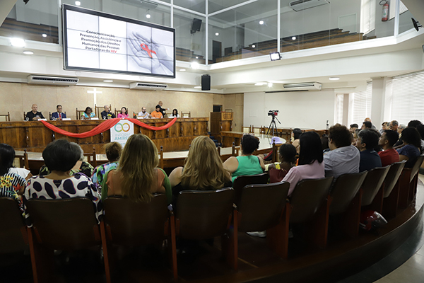 Encontro aborda a conscientização e prevenção do HIV/Aids no Dezembro Vermelho