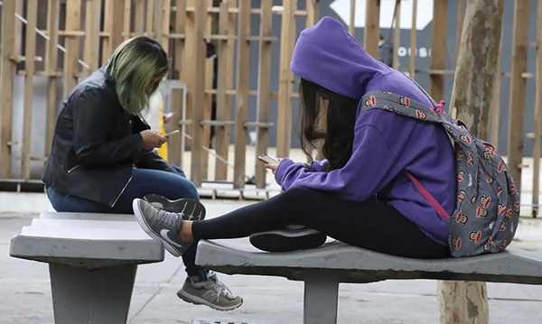 Foto: Banco de Imagens Prefeitura do Rio quer ampliar proibição de celular na escola