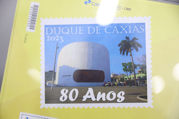Selo dos Correios homenageia Duque de Caxias pelos 80 anos