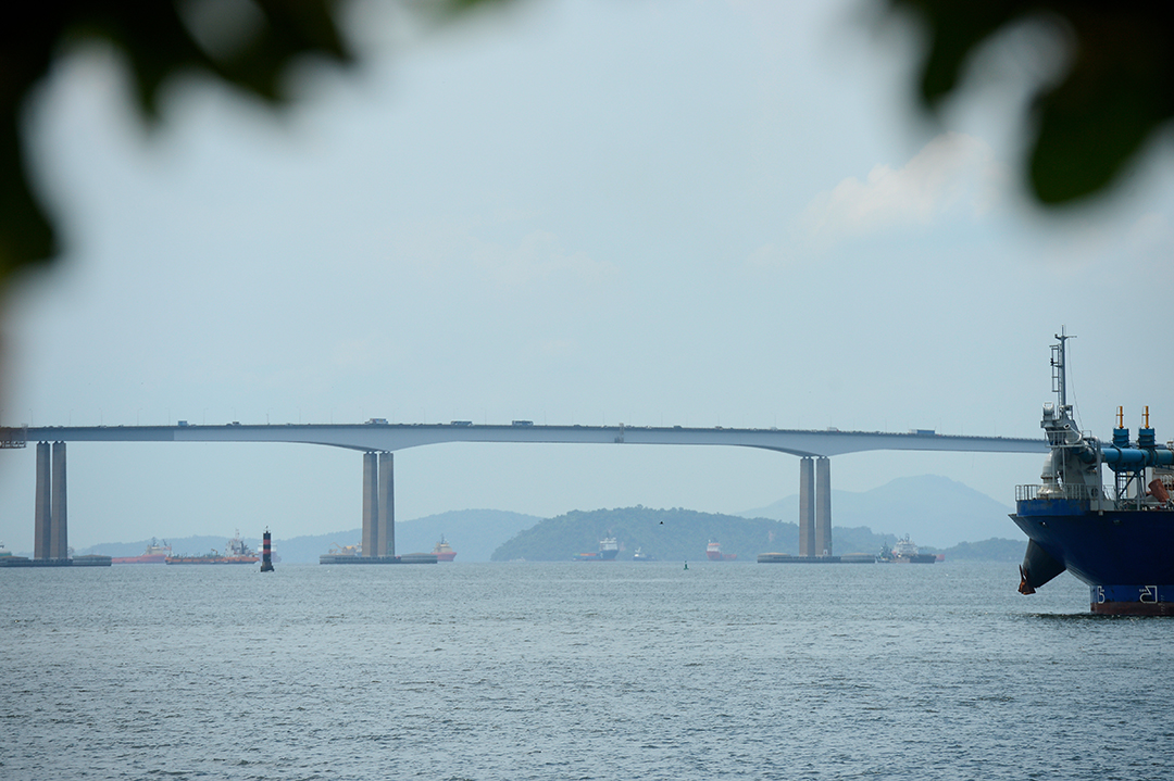 Com fluxo diário de 150 mil veículos, Ponte Rio-Niterói faz 50 anos