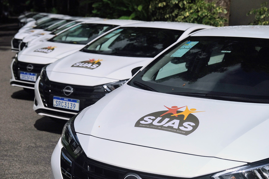 Governador entrega frota de 94 veículos para secretarias de Assistência Social