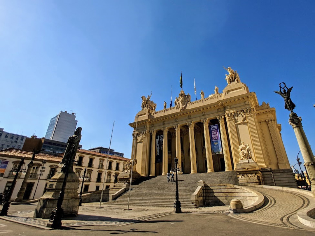 Palácio Tiradentes celebra 98 anos com apresentação musical gratuita no plenário