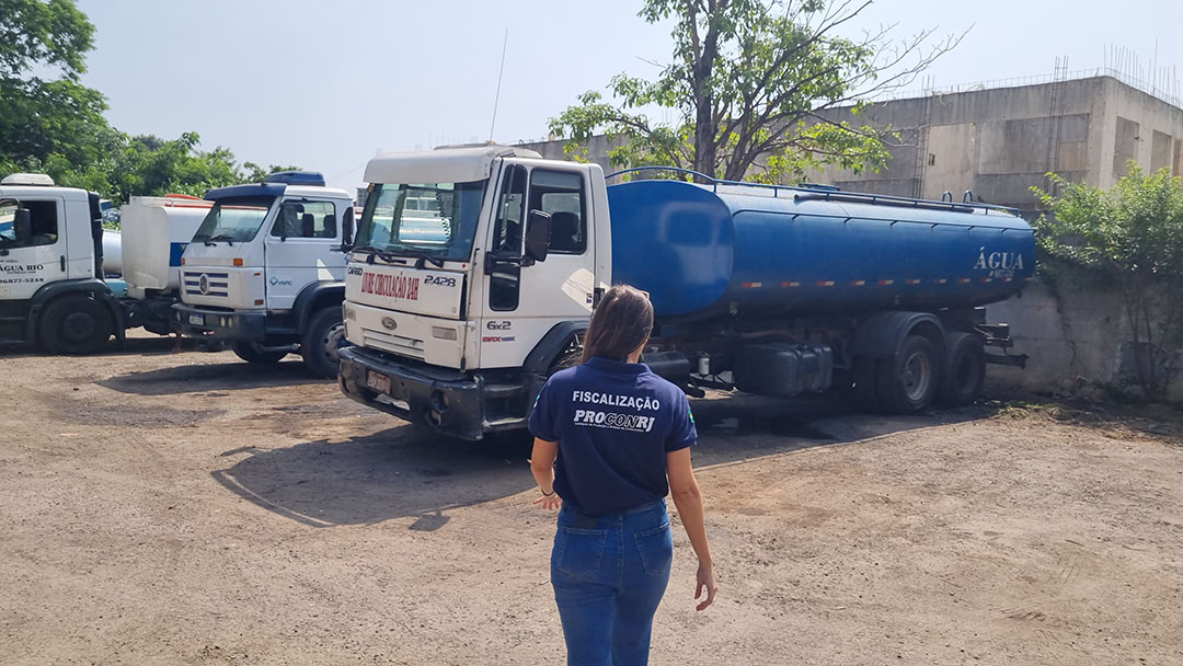 Procon-RJ monitora preços da água mineral e carro-pipa